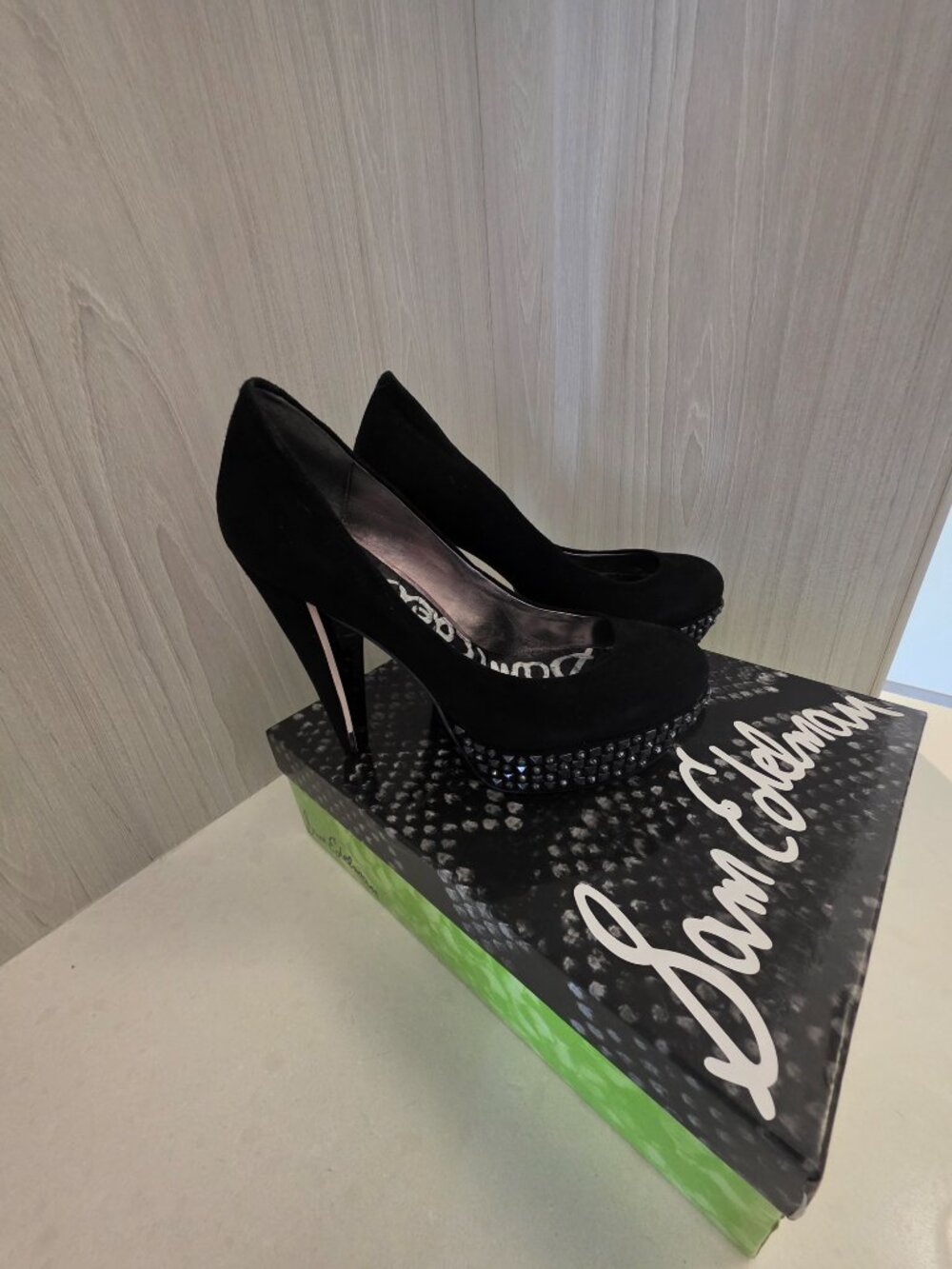 Shoes - Picture 4 of 9